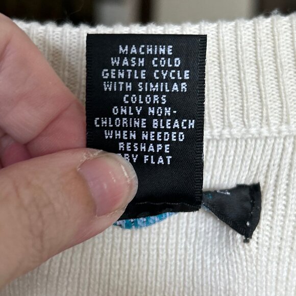 Goodclothes Nautical Deep Navy, Red, White Sweater w/ Button Detail Womens Sz M - Picture 6 of 10